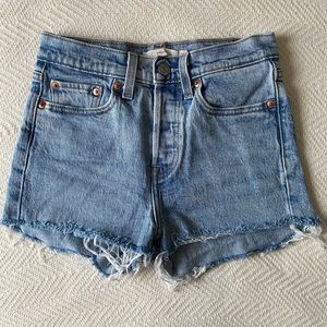 Levi’s Wedgie denim jean shorts - frayed - 24
